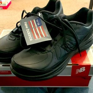 Brand-new leather upper womens New Balance walking shoe, size 8.5.